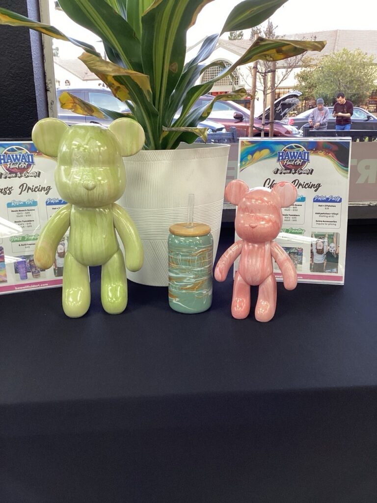 Small and lage fluid bears are a lot of fun to pour at our Art studio in Danville